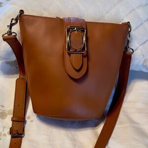 Talbots cognac crossbody leather bucket bag in new condition with shoulder strap
